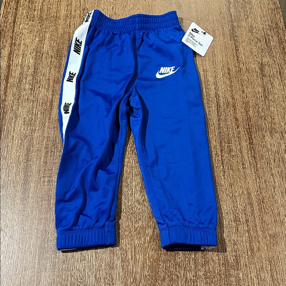 Nike Boys Track Suit 2pc NWT 18 months - Picture 6 of 8